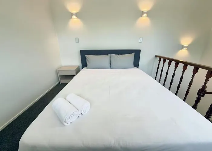 Hotel Unit 3 Fenton Sumner *